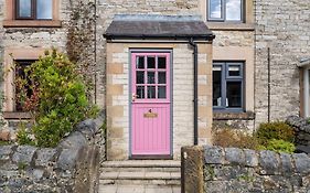 Fable Cottage Luxurious Stay